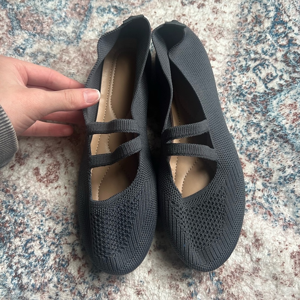 BRAND NEW women’s flats